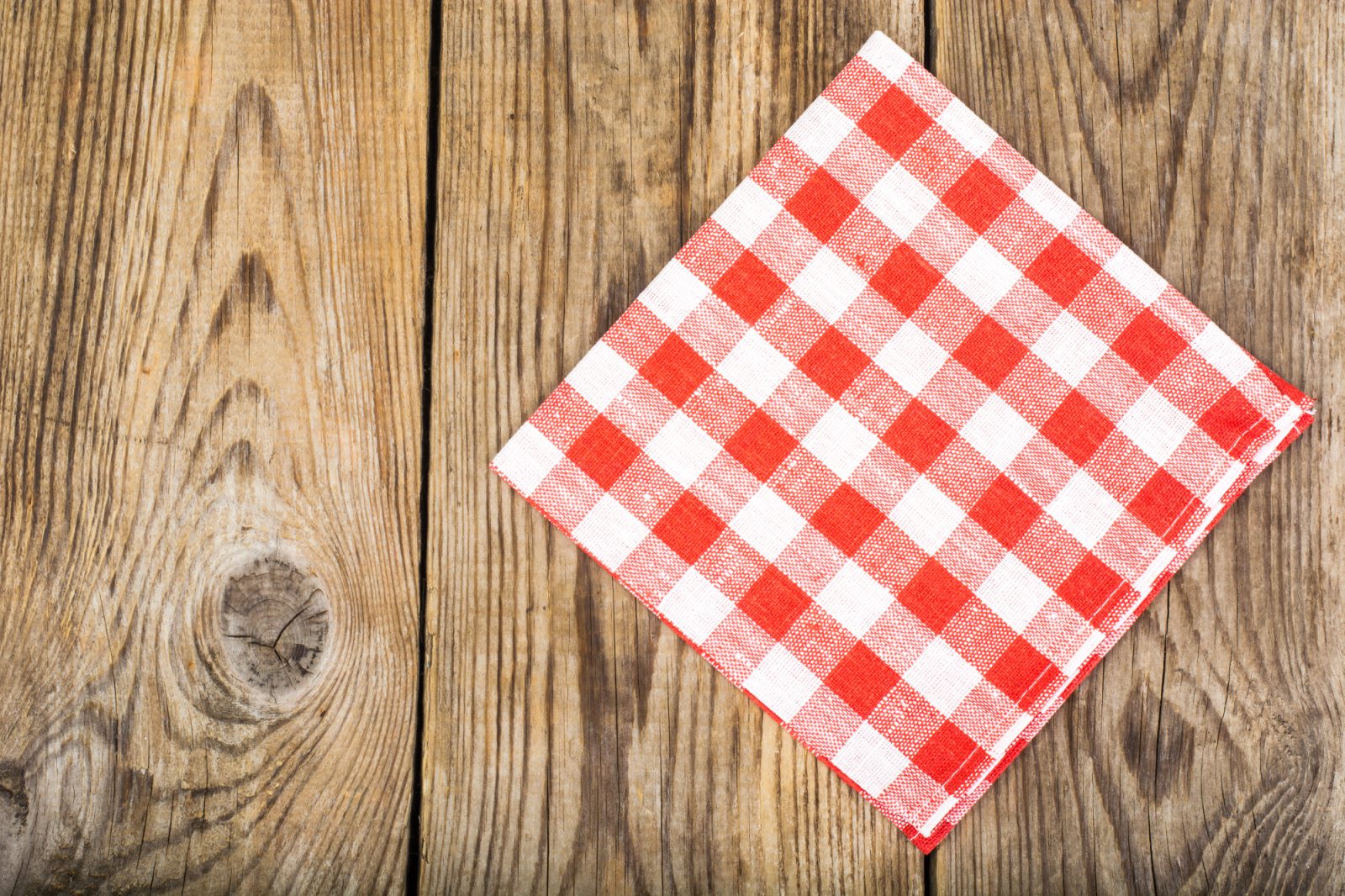 Ročno izdelani tekači predstavljajo tradicijo vezenja